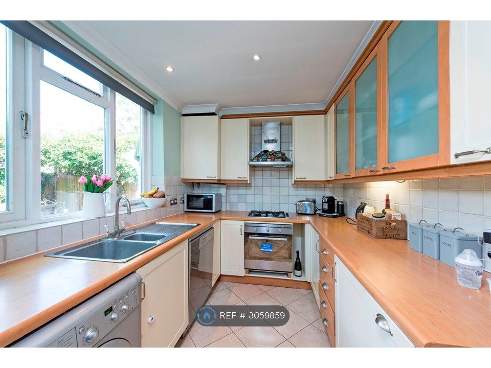 Property photo 3 of 8 Kitchen