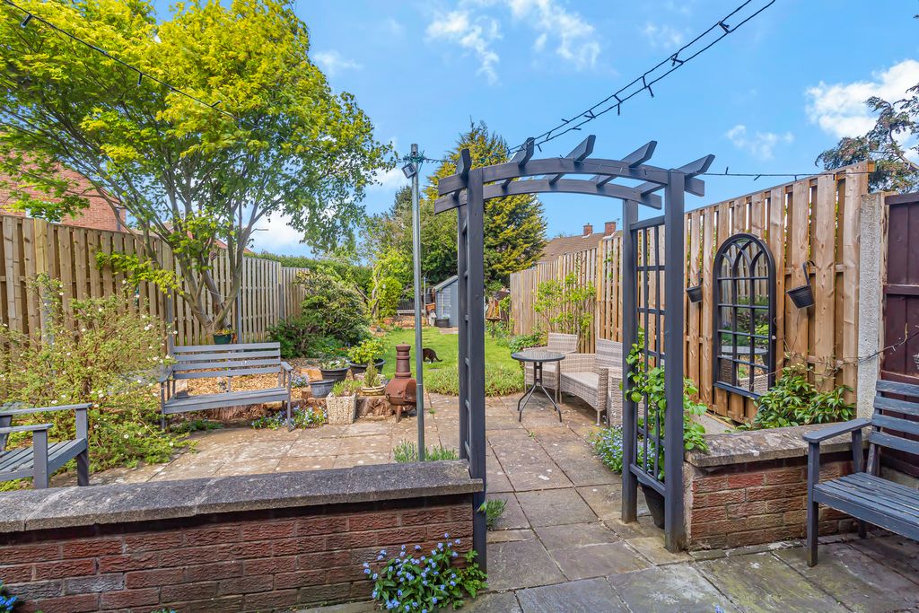Property photo 2 of 21 Advert-03