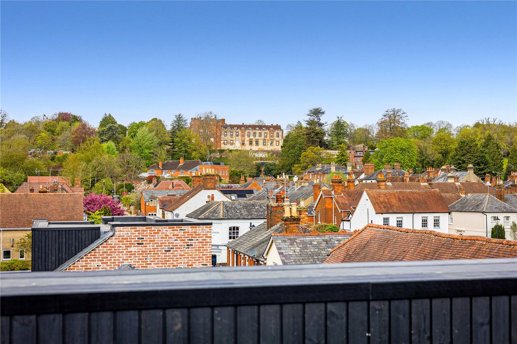 Property photo 1 of 14 House. Partnership