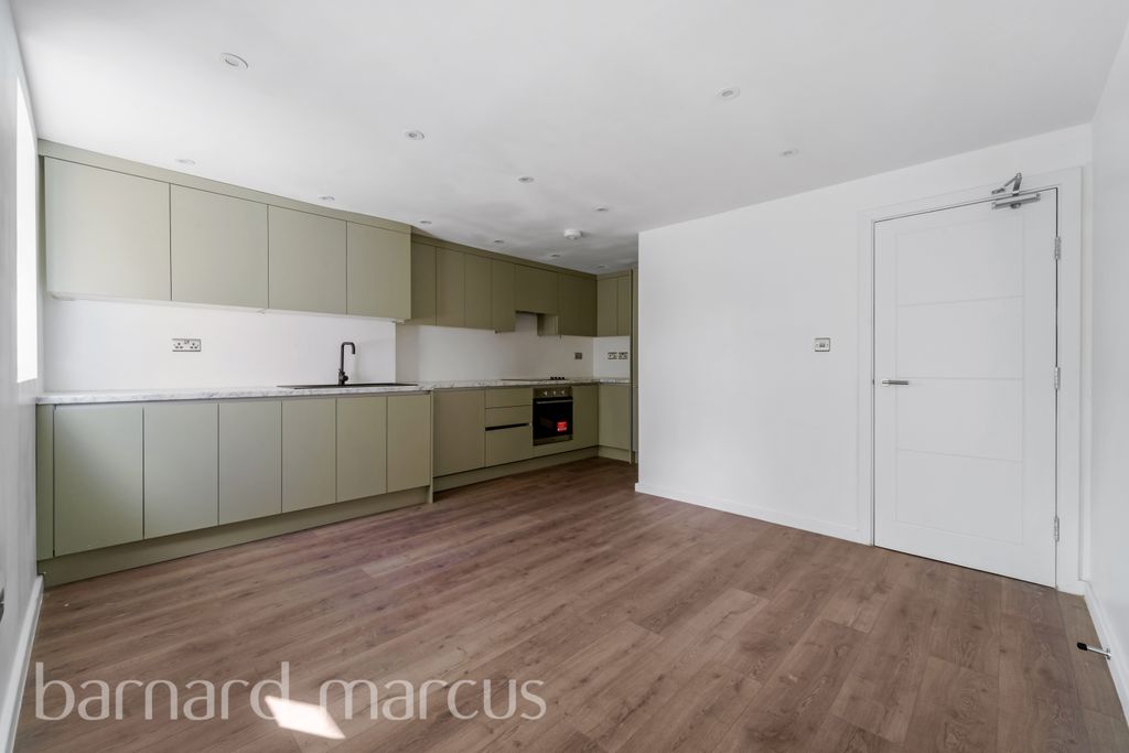 Property photo 3 of 9 Kitchen