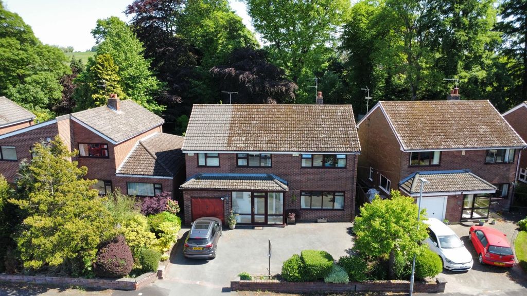 Property photo 1 of 43 Heyes Avenue