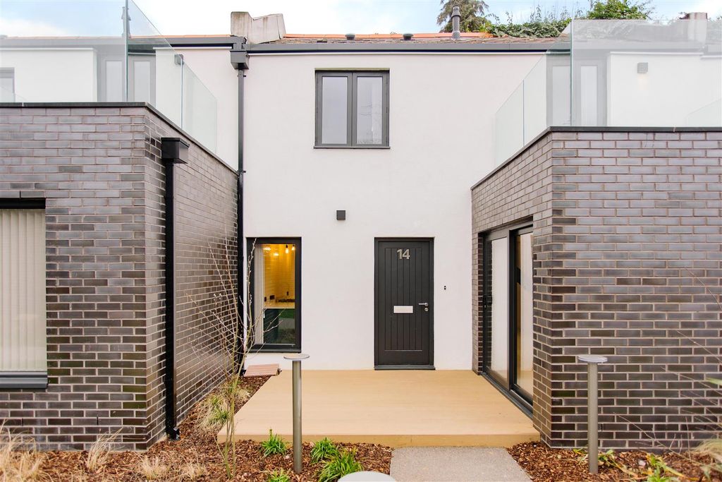 Property photo 1 of 15 Mb_Number 14_Fonthill Mews_49.Jpg