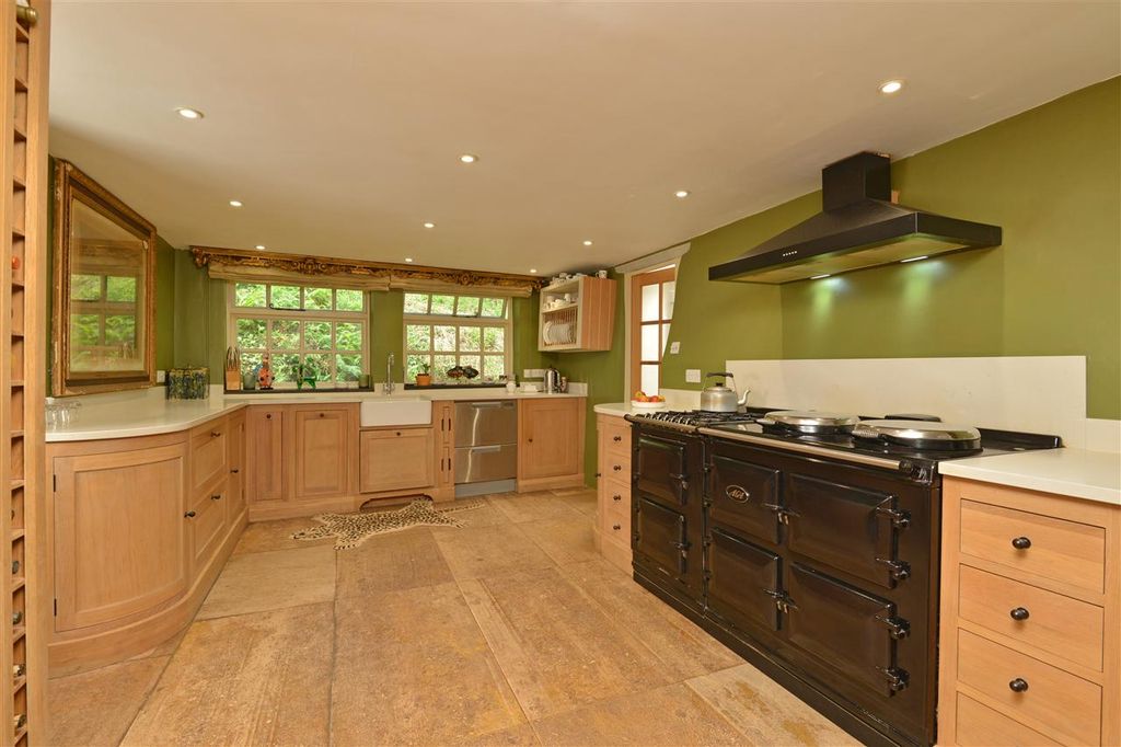 Property photo 3 of 17 Kitchen