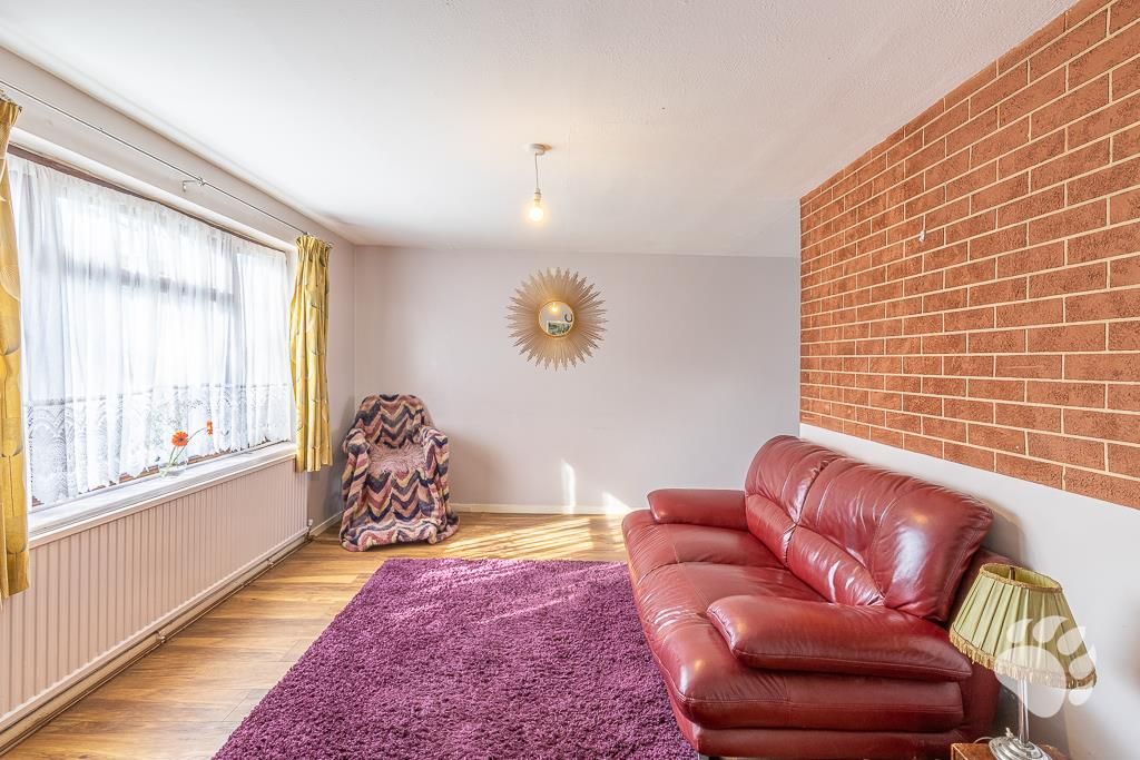 Property photo 3 of 26 Lounge