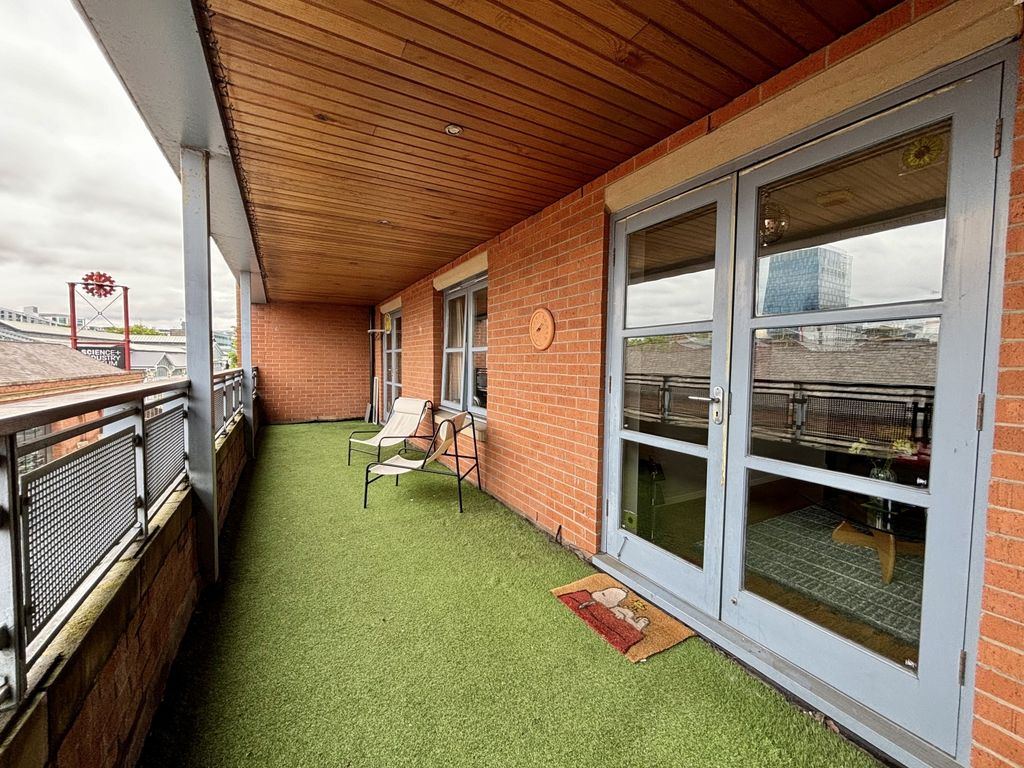 Property photo 3 of 16 Image00005