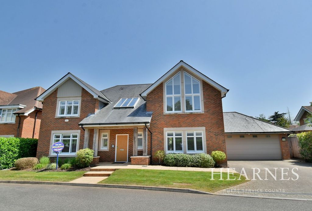 5 bed detached house for saleDormy Crescent, Ferndown BH22