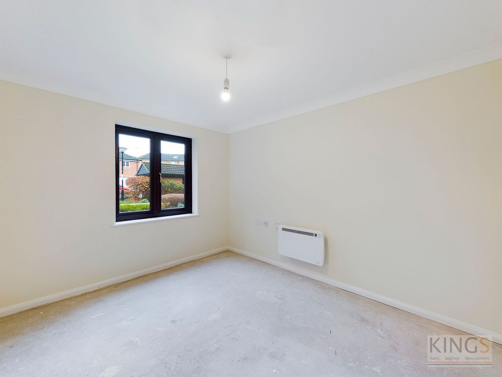 Property photo 3 of 11 Master Bedroom