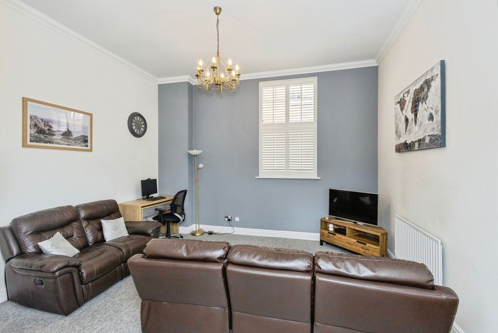 Property photo 3 of 15 Pbox-Img.Jpg
