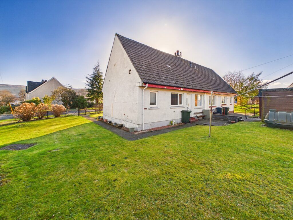 Property photo 2 of 28