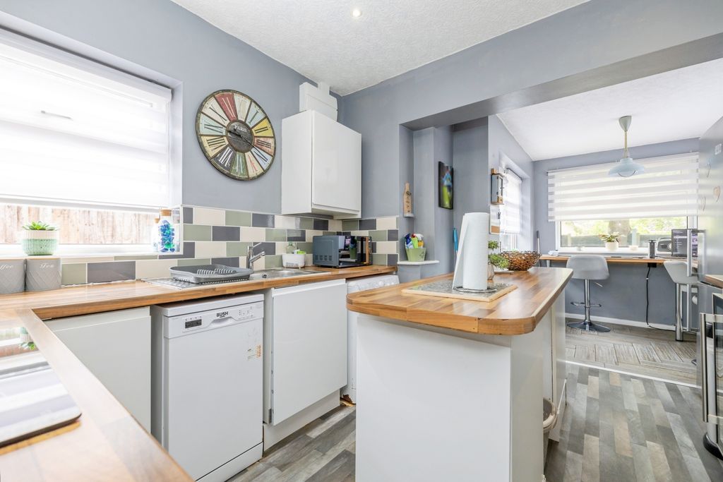 Property photo 3 of 16 Kitchen
