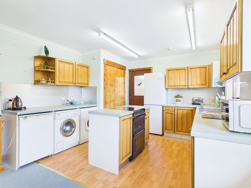 Property photo 3 of 28
