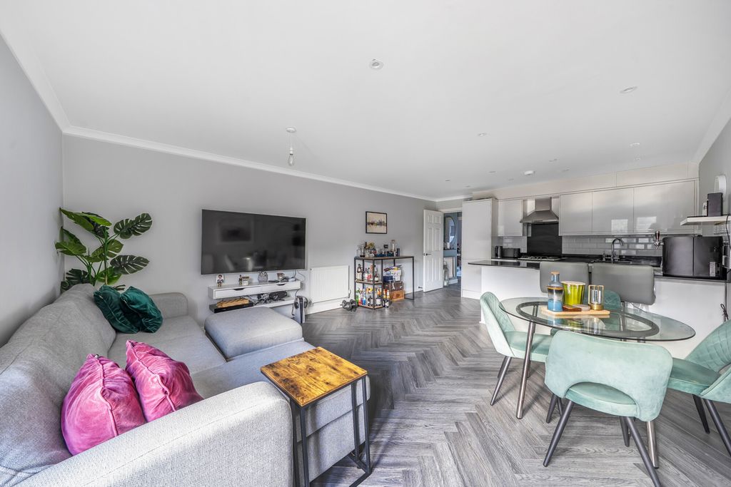Property photo 2 of 16 1521857-6-6Aaa53E...