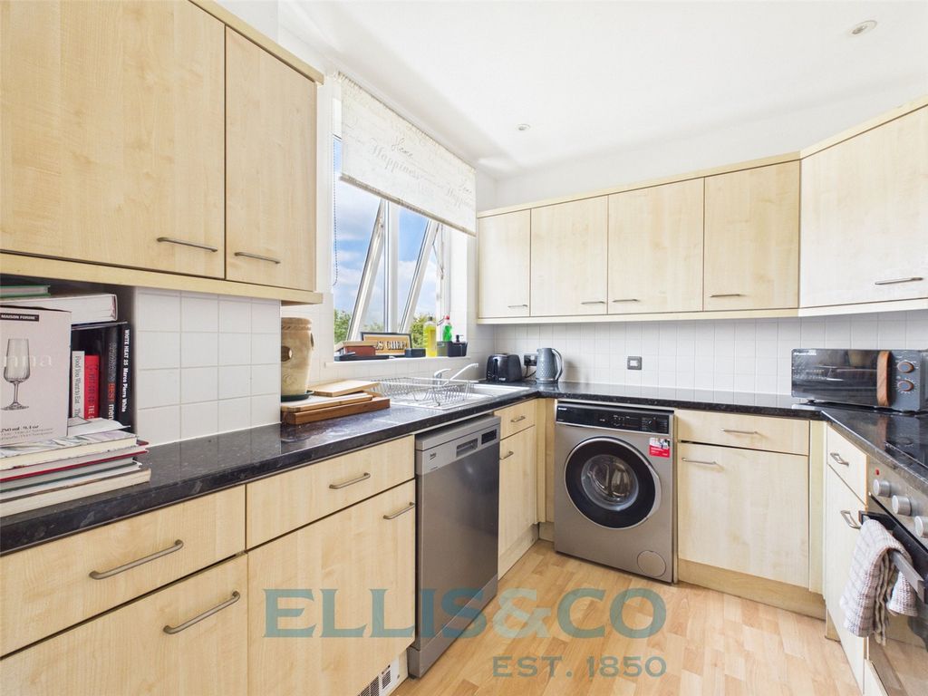 Property photo 1 of 9 Picture No. 07