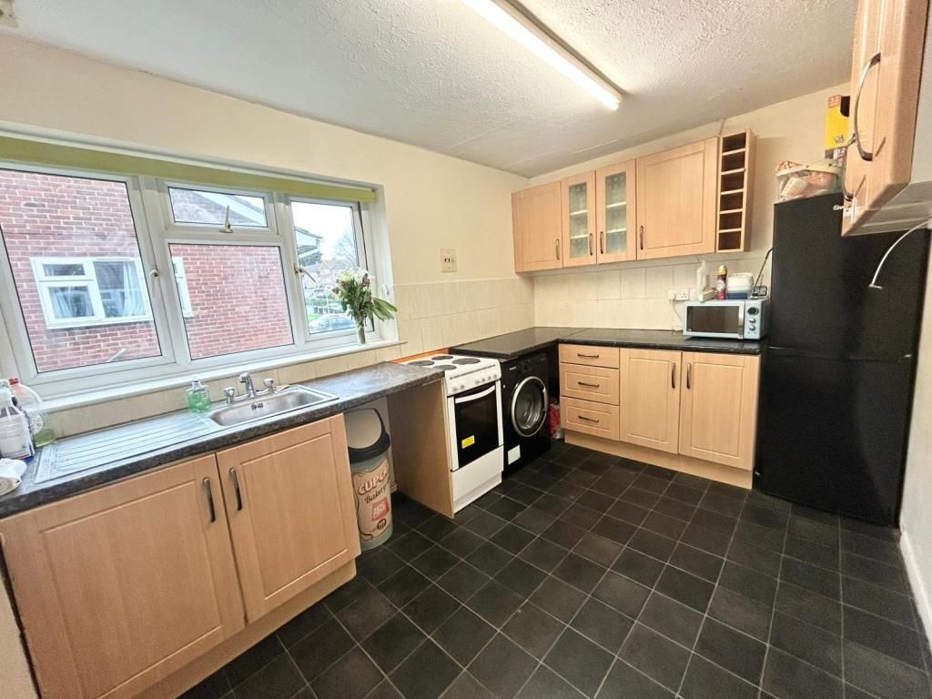 Property photo 2 of 8 Kitchen