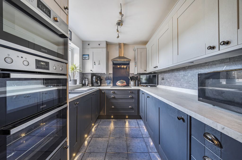 Property photo 2 of 15 1362076-15-68Fb83...