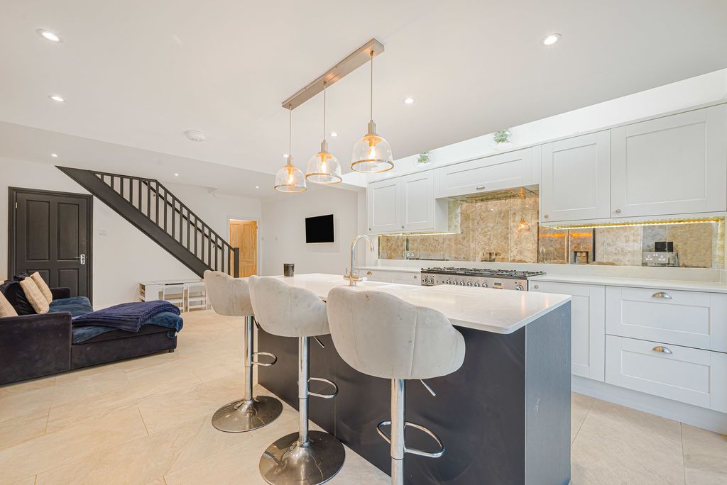 Property photo 1 of 17 Kitchen