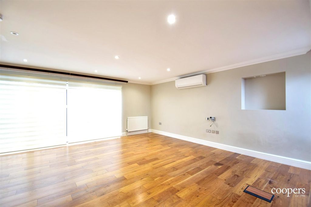 Property photo 3 of 14 Bedroom