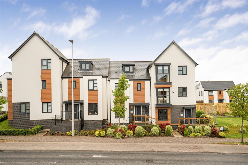 Property photo 1 of 18 Front_d.Jpg