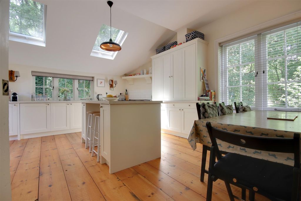Property photo 2 of 19 Kitchen.Jpg