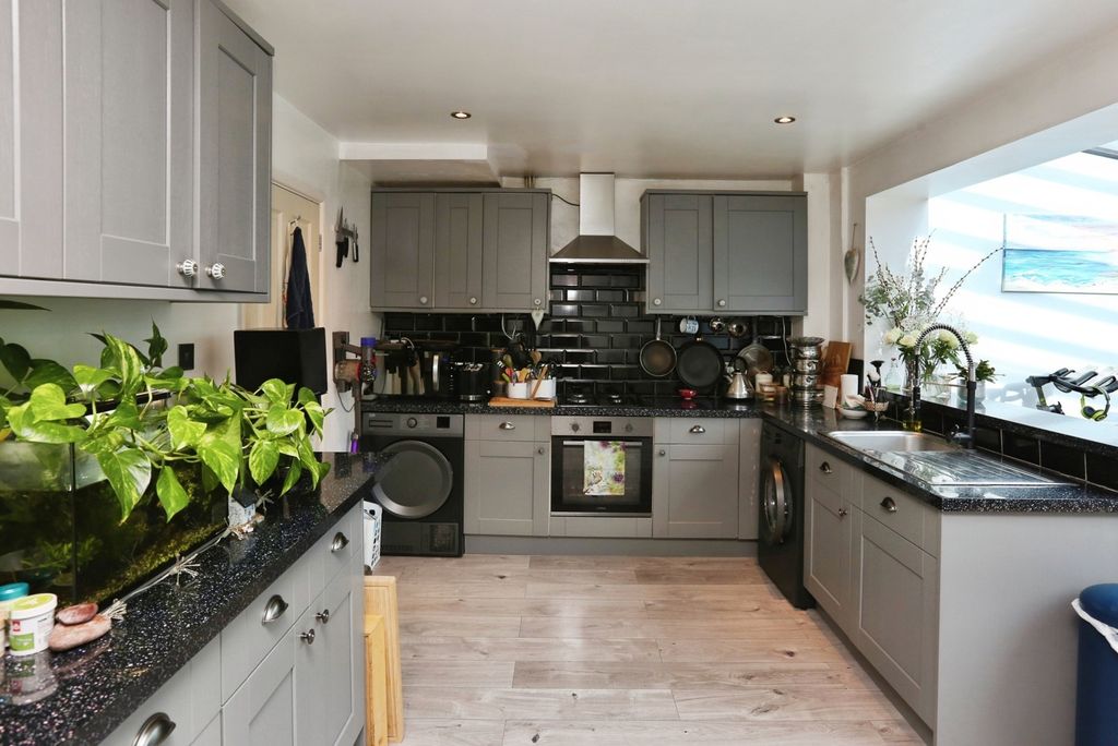 Property photo 3 of 26 Photo