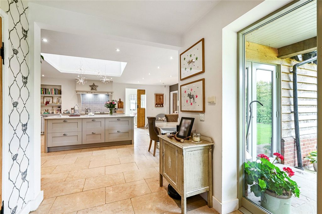 Property photo 3 of 29 Picture No. 28