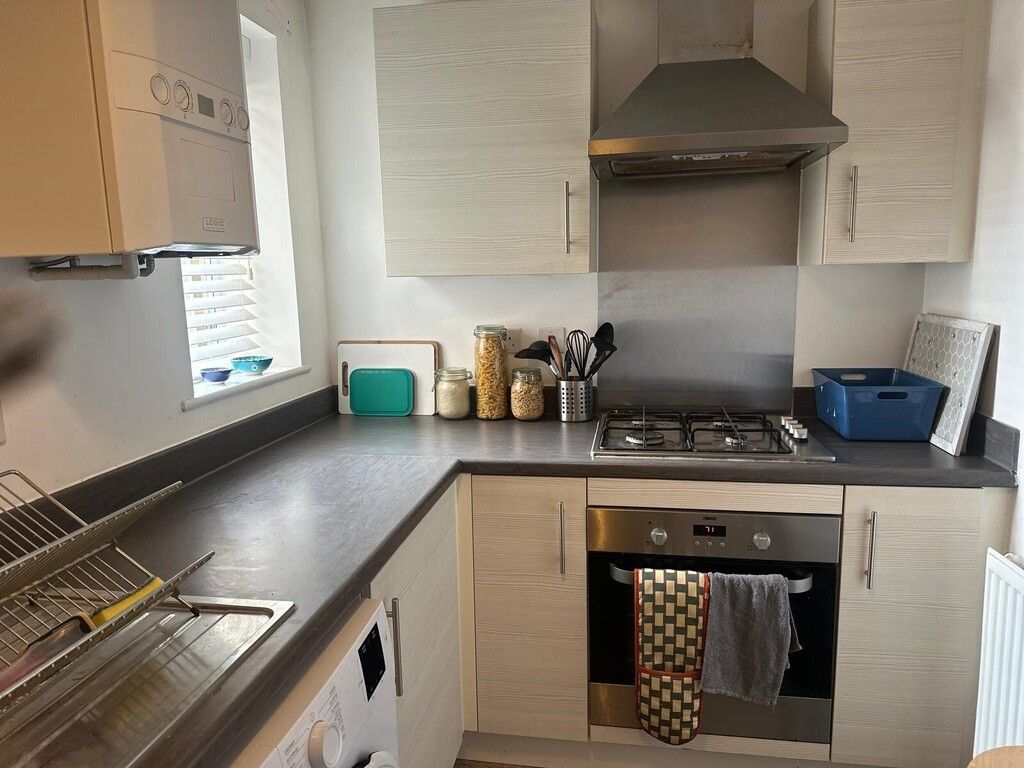 Property photo 3 of 9 Kitchen