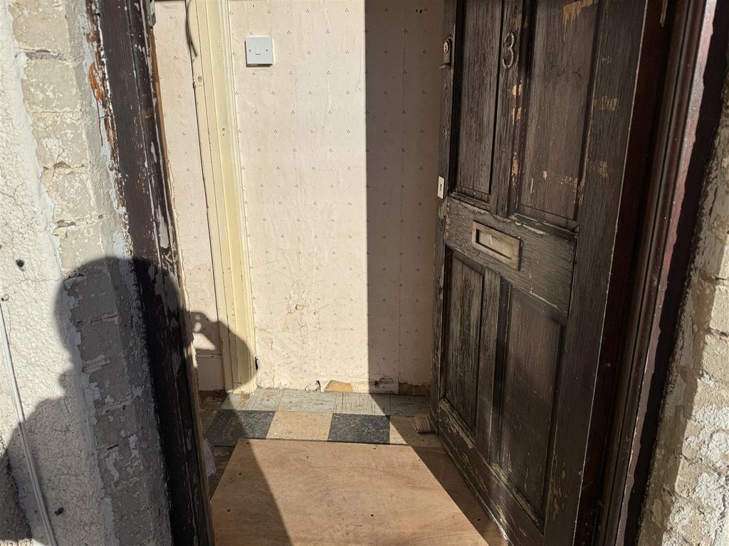 Property photo 3 of 19 Hall