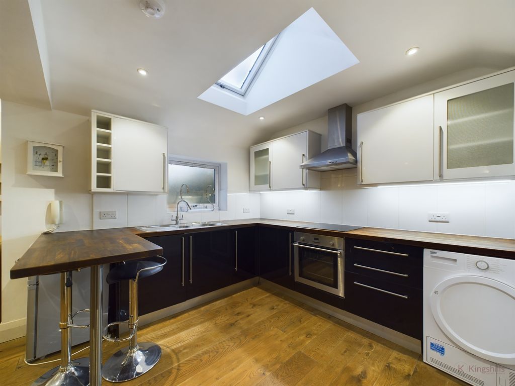 Property photo 3 of 7 Cam02136G0-Pr0161-Still008