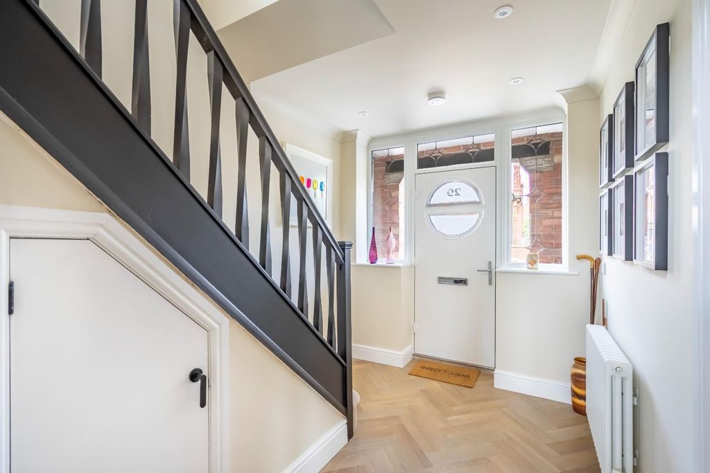 Property photo 3 of 19 Hall