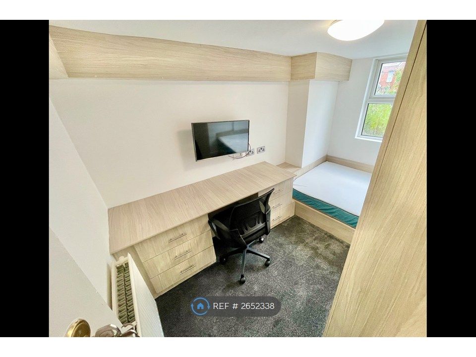 Property photo 2 of 9 Bedroom