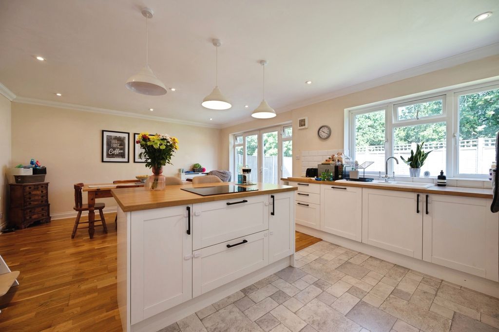 Property photo 2 of 18 Pbox-Img.Jpg