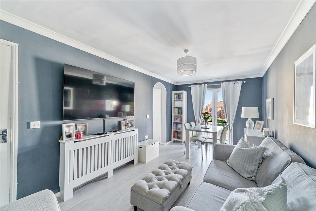 Property photo 3 of 14 Living Room