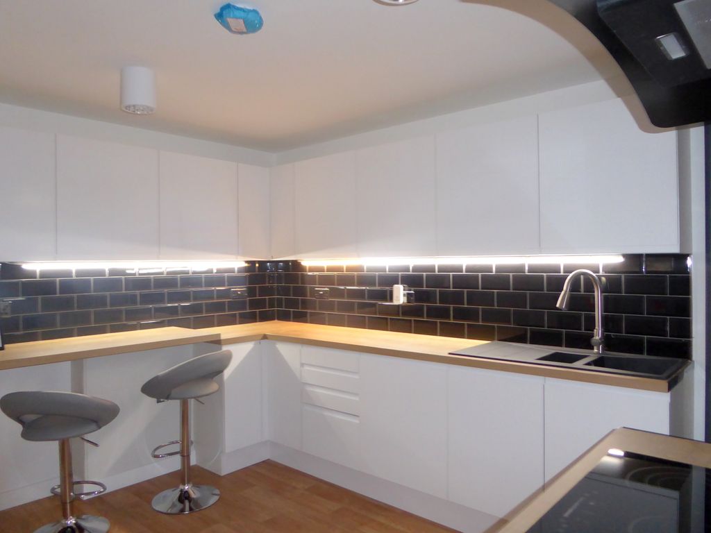 Property photo 2 of 28