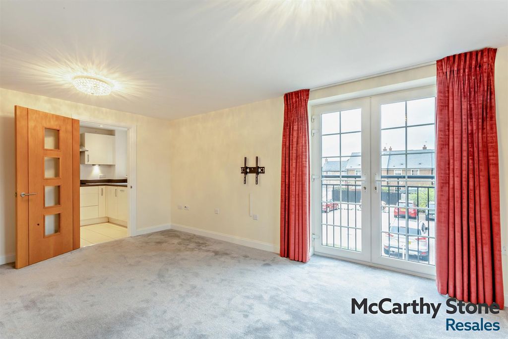 Property photo 3 of 21 8686895-Interior11-800.Jpg