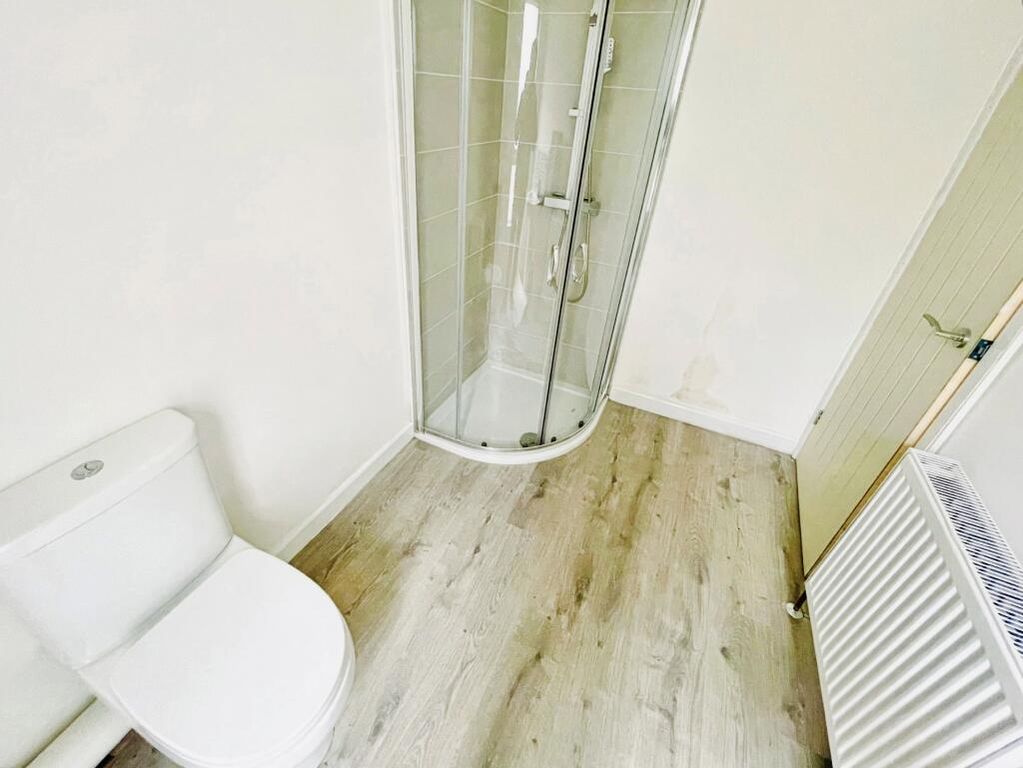 Property photo 2 of 7 Bathroom