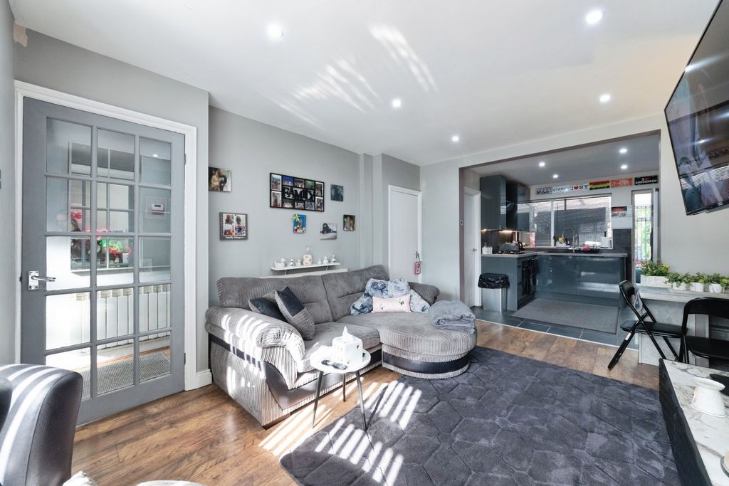 Property photo 3 of 16 Pbox-Img.Jpg