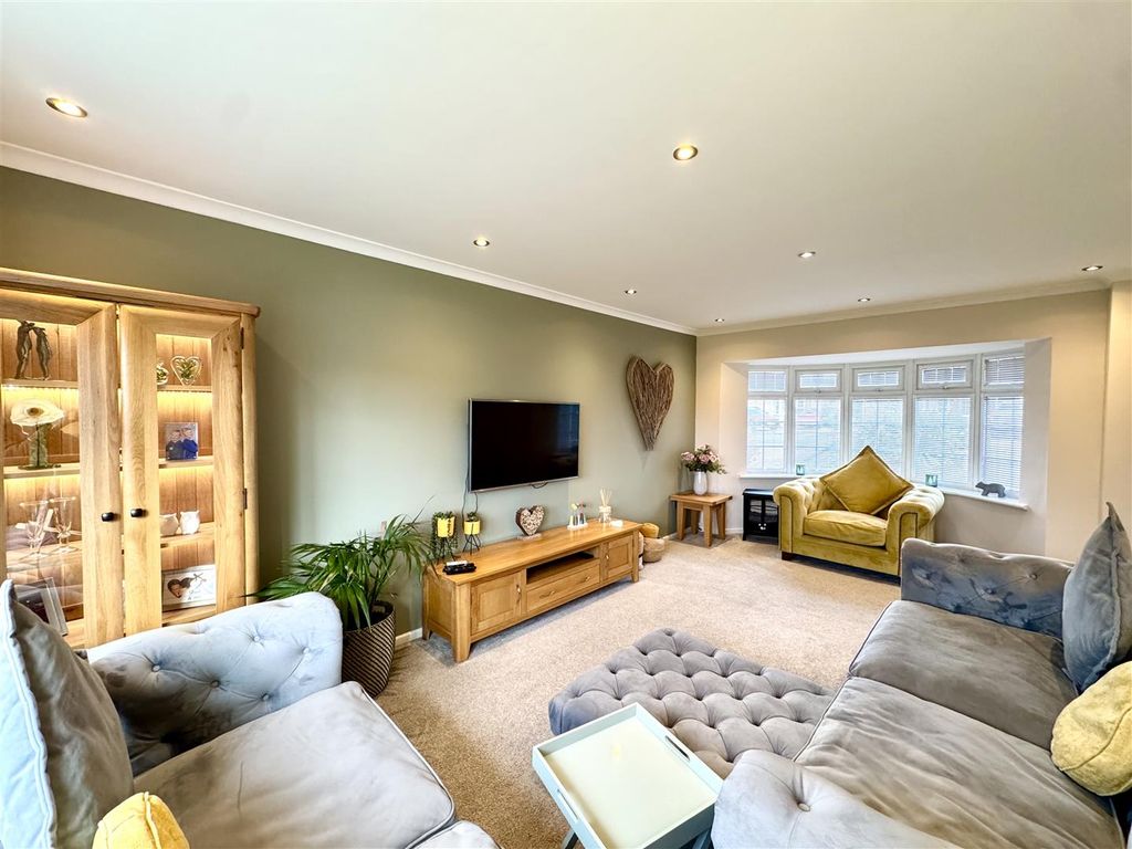 Property photo 2 of 26 Sitting Room