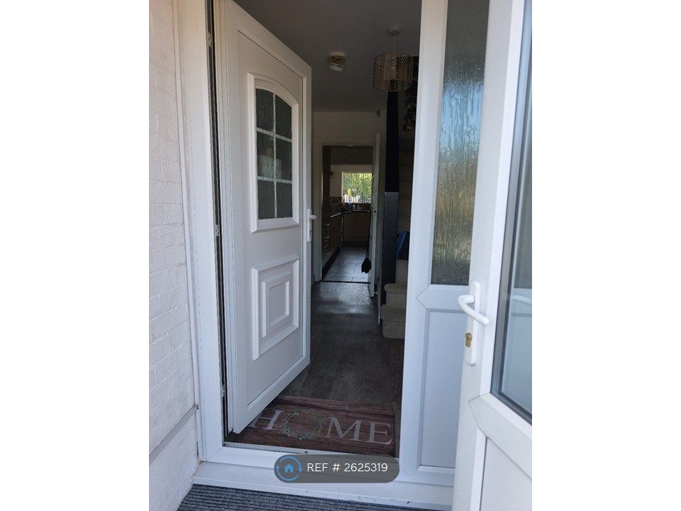 Property photo 2 of 35 Entrance Porch