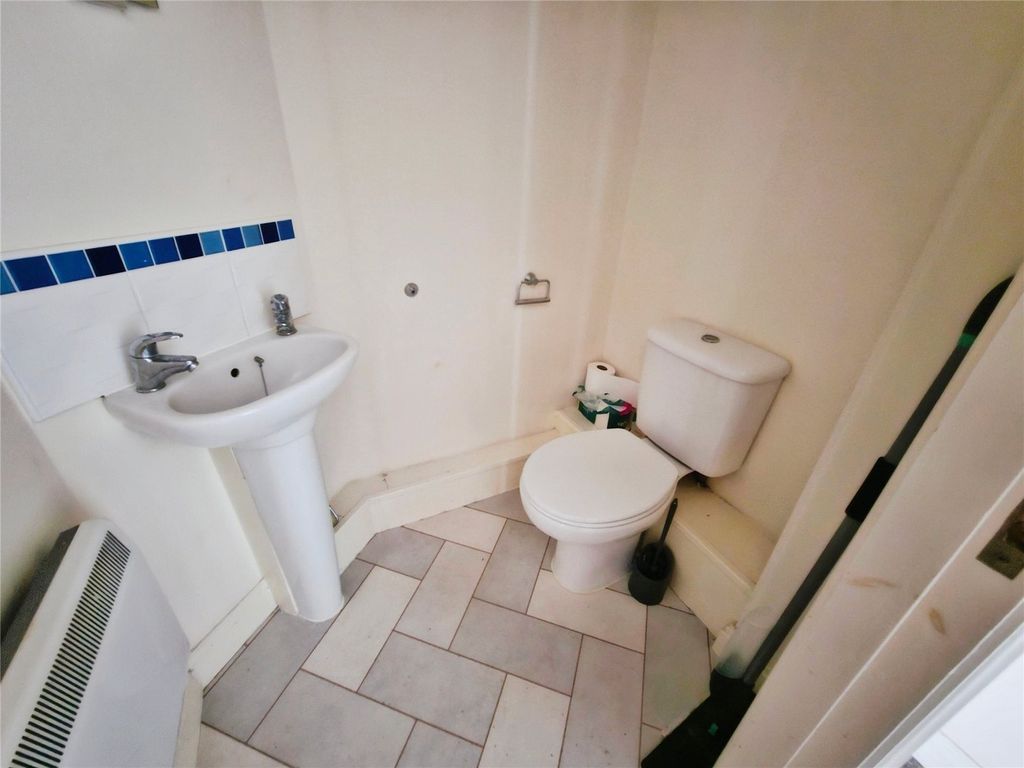 Property photo 3 of 19 Cloakroom W.C