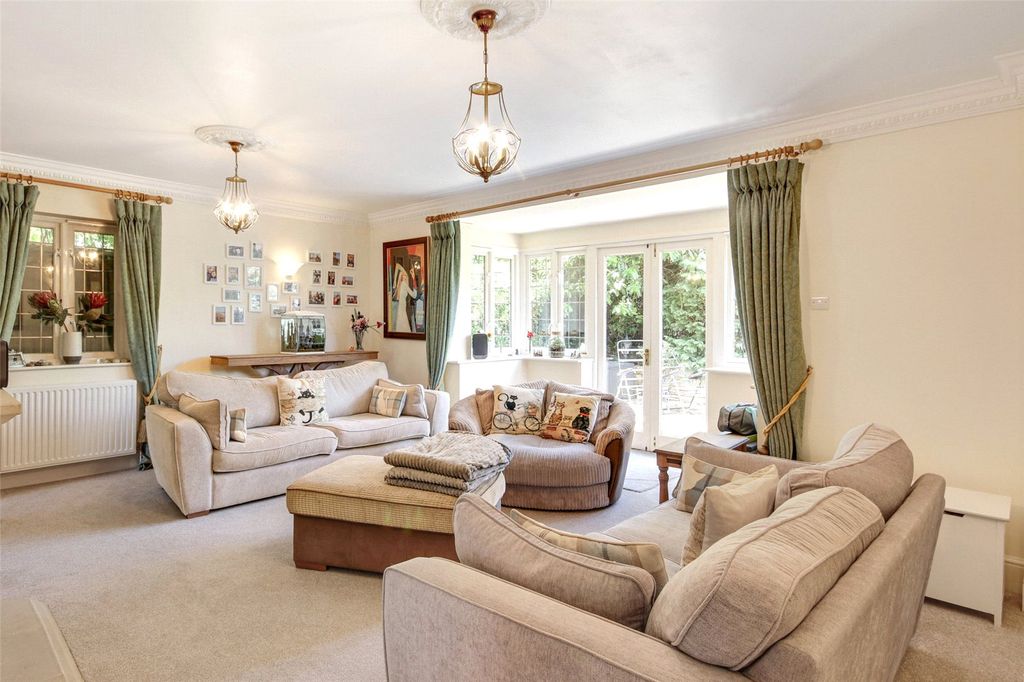 Property photo 3 of 13 Sitting Room