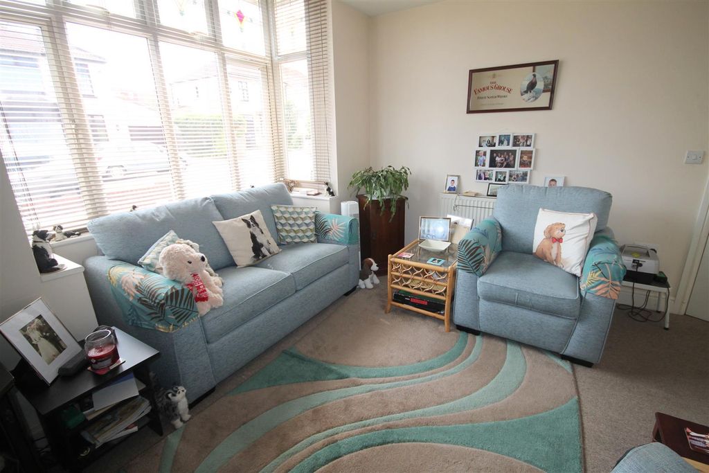 Property photo 3 of 13 Gfc Lounge i.Jpg