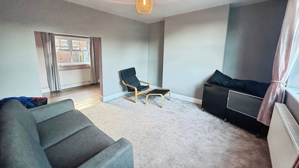 Property photo 2 of 13 Lounge