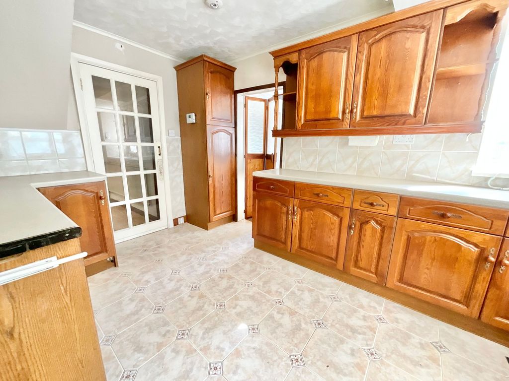 Property photo 3 of 27