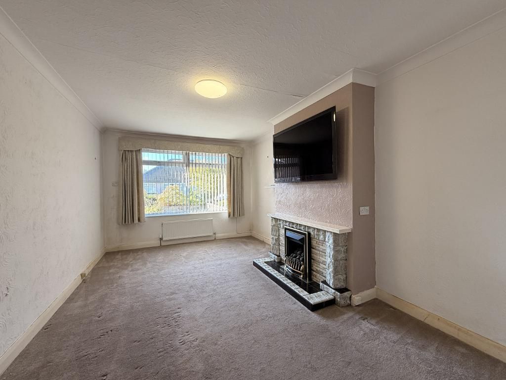 Property photo 3 of 13 Lounge