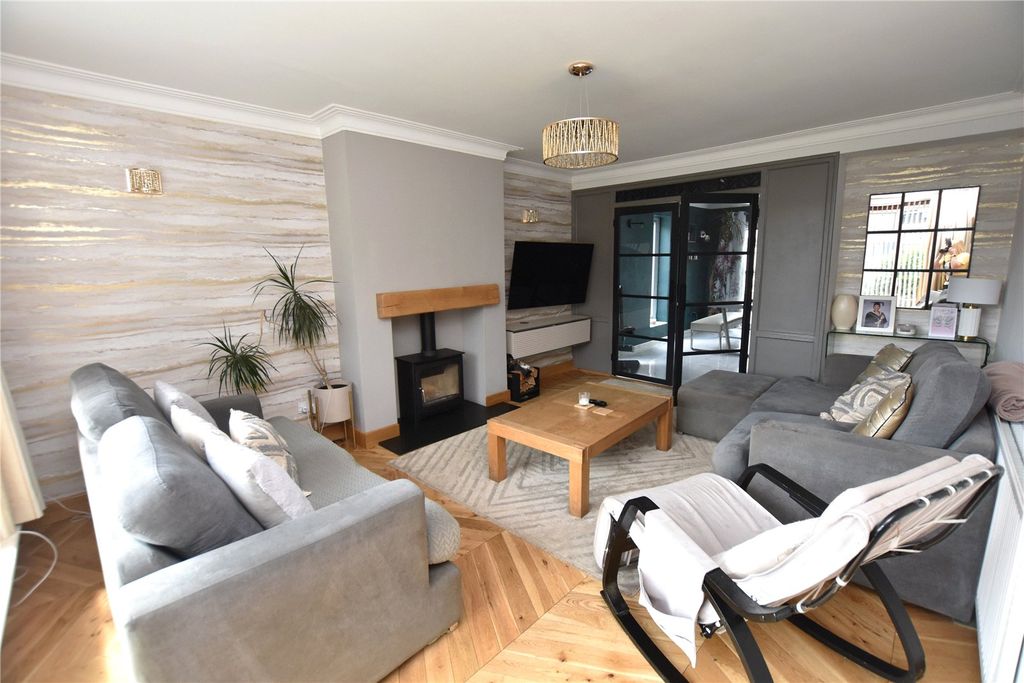 Property photo 2 of 15 Lounge