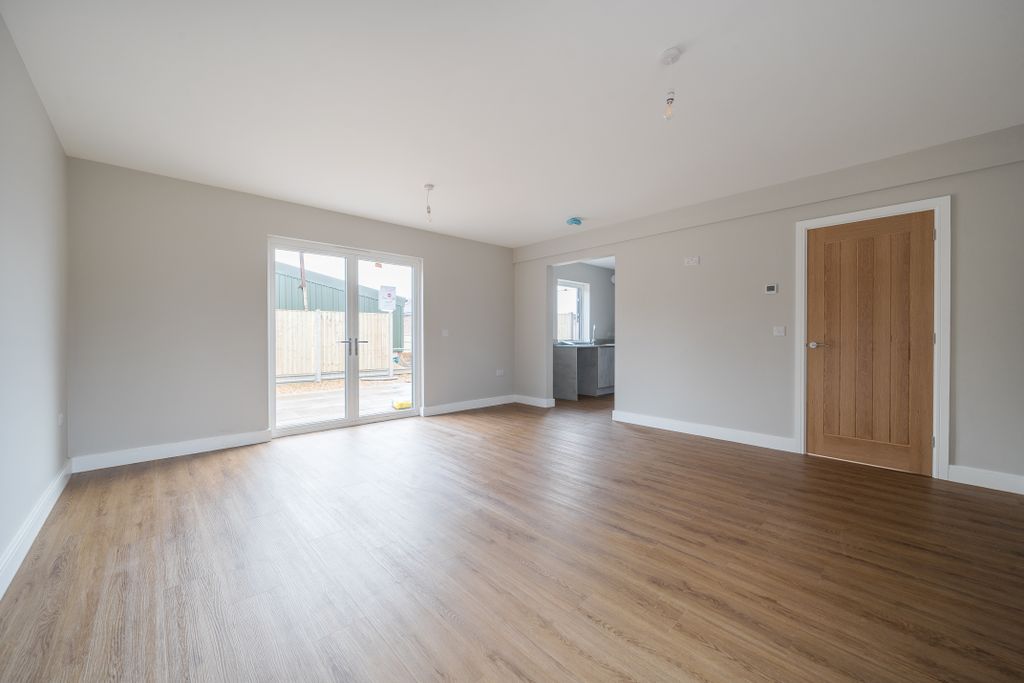 Property photo 2 of 16 1226099 (2)