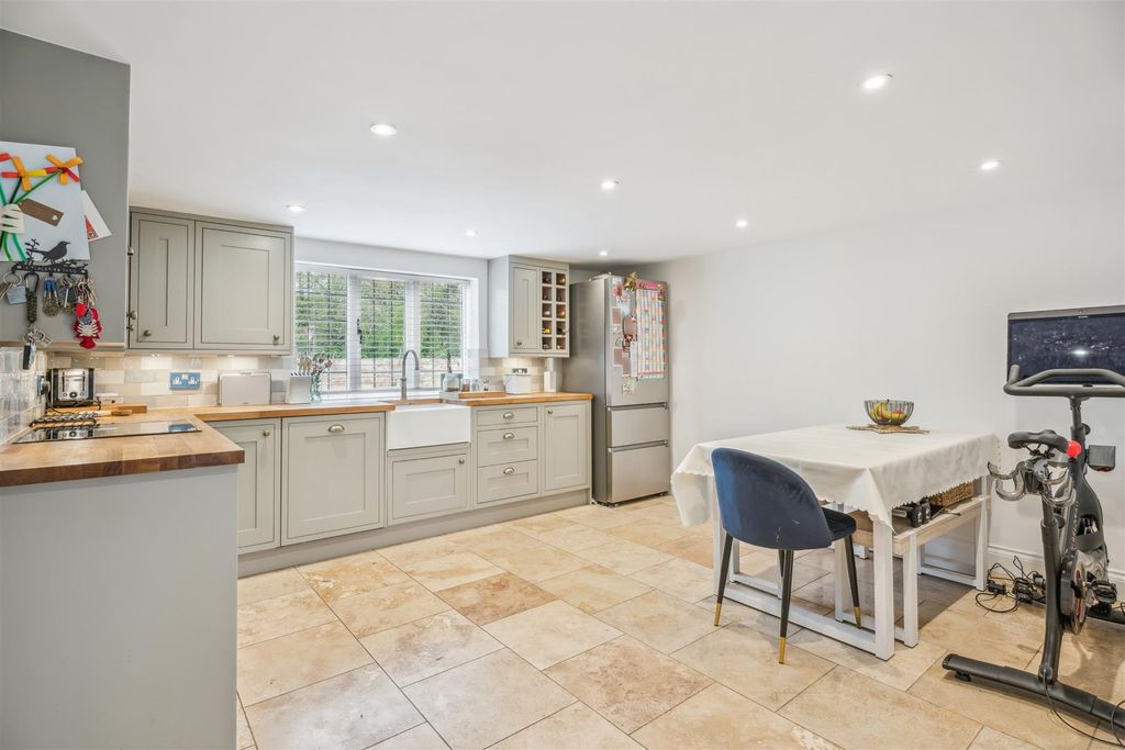 Property photo 2 of 22 Kitchen Breakfast Room