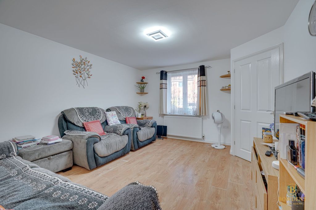 Property photo 2 of 19