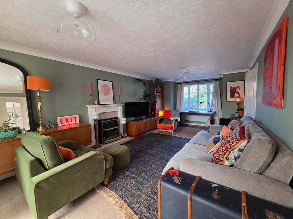 Property photo 2 of 34