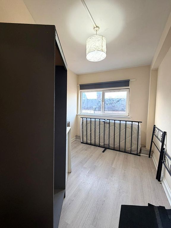 Property photo 1 of 2